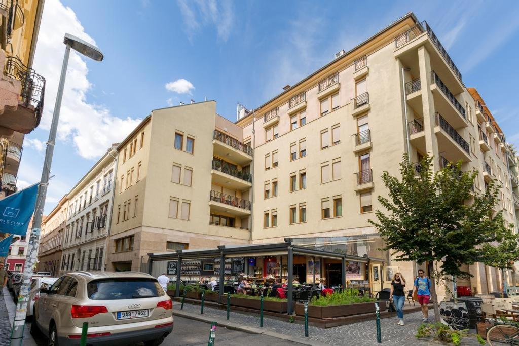 Space In Gozsdu Apartment Budapest Exterior photo